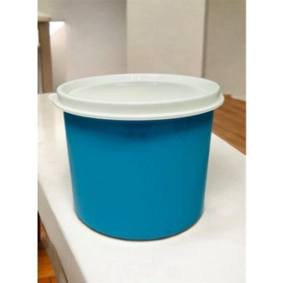 Tupperware Small 2 cup Container Canister BLUE Snack Travel Kids Meal Prep 4623B - Picture 1 of 10